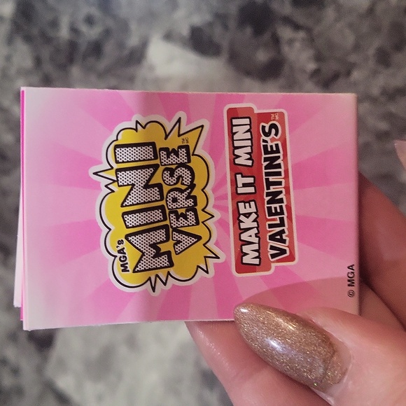 Miniverse Make It Mini Valentine's Lollipop Hearts Bouquet - Picture 2 of 3